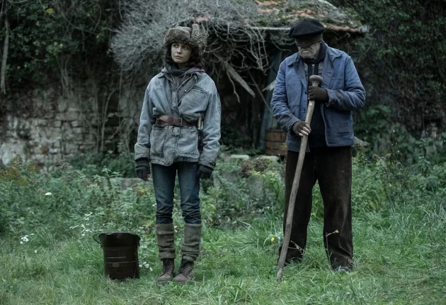 Момент из 1 сезона 1 серии сериала Ходячие мертвецы Дэрил Диксон