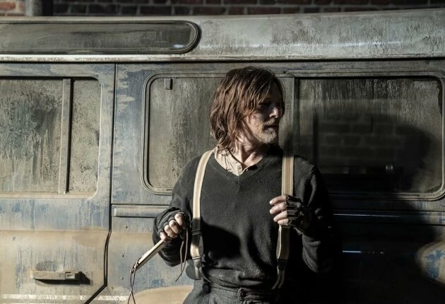 Кадр из 2 сезона сериала Ходячие мертвецы Дэрил Диксон